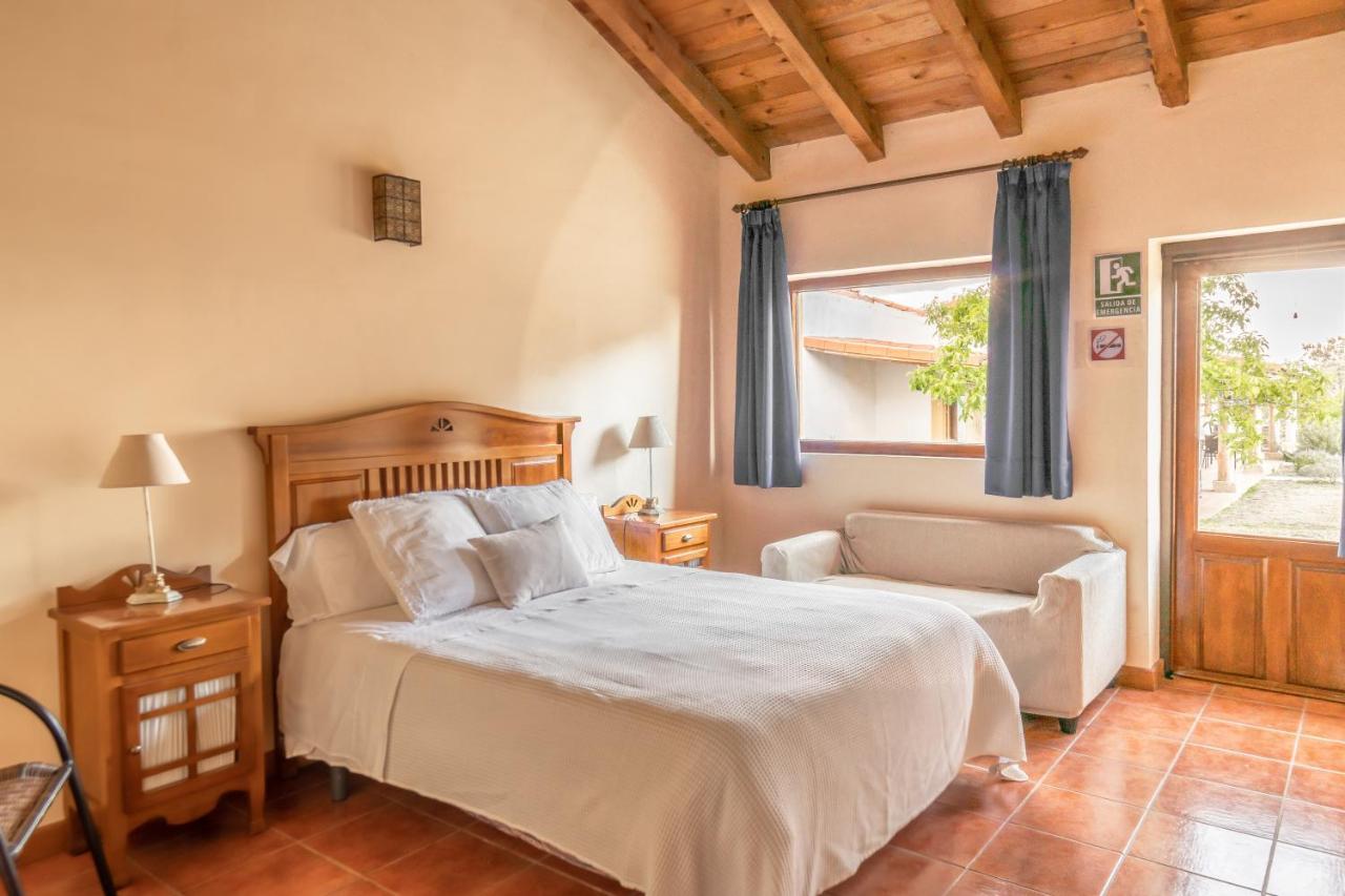 Eco-Lodge En La Reserva Privada Campanarios De Azaba - Proyecto De Conservacion Espeja Ngoại thất bức ảnh