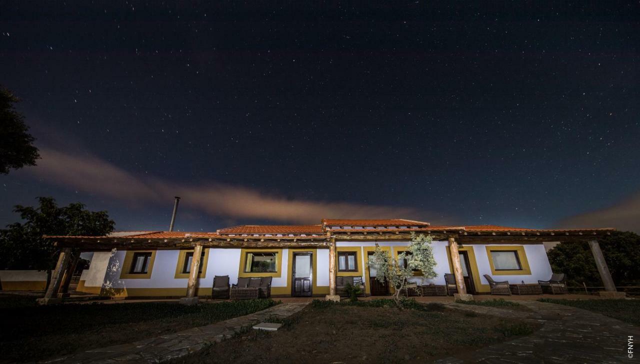 Eco-Lodge En La Reserva Privada Campanarios De Azaba - Proyecto De Conservacion Espeja Ngoại thất bức ảnh